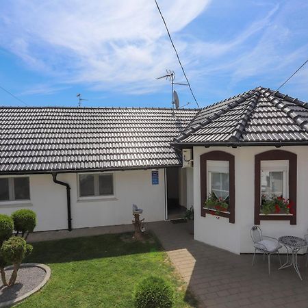 Apartman Veronika Dakovo Luaran gambar